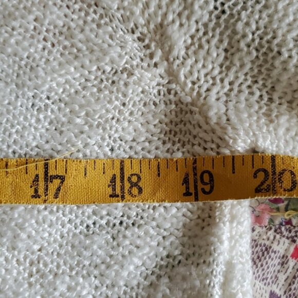 🌲🎿❤️🎁🌲⛷️⭐🎁⛷️ Winter White Lacey Sweater w/ Lace Trim  (L - XL) - Picture 5 of 16